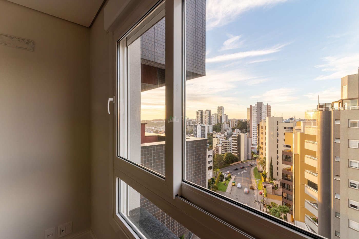 RBR IMÓVEIS - VENDE PALAZZO CATENA ALTA - 3 SUÍTES NO ALTOS DO JUVENIL